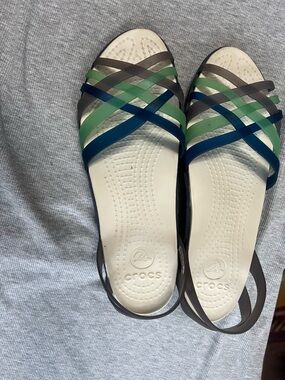 CROCS Women’s Strappy Sandal in Navy, Green & Brown